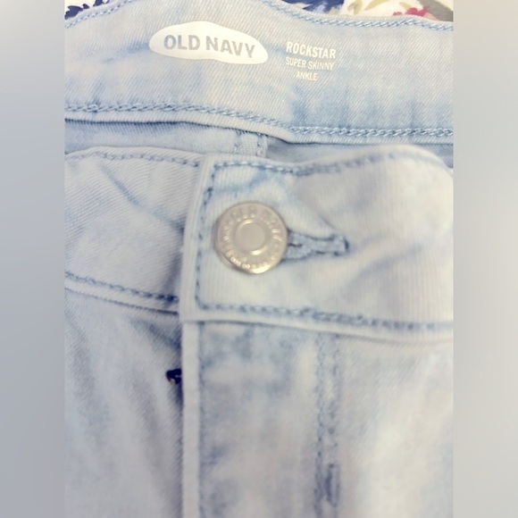 Old Navy Rockstar Skinny Jeans Ankle - Picture 3 of 8